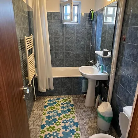 2 Bedrooms Apartment *